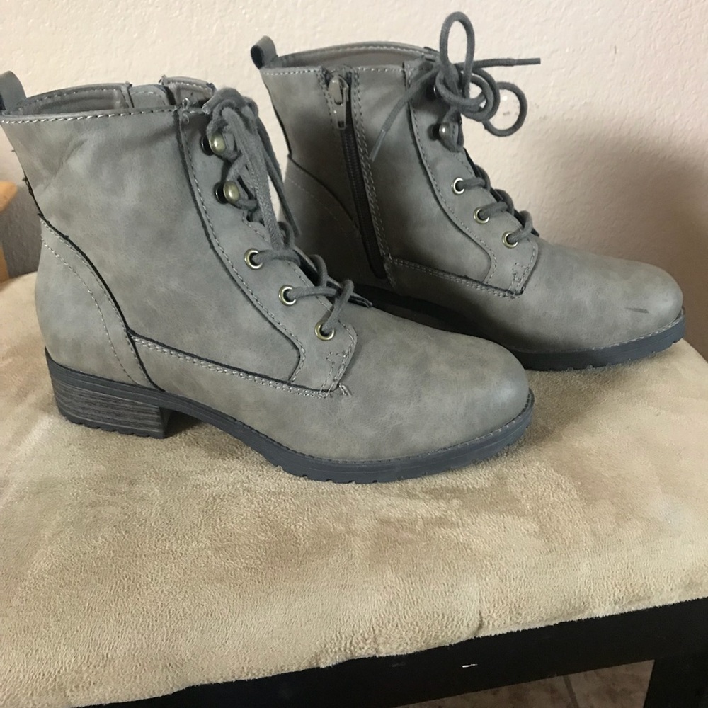 Report combat boots